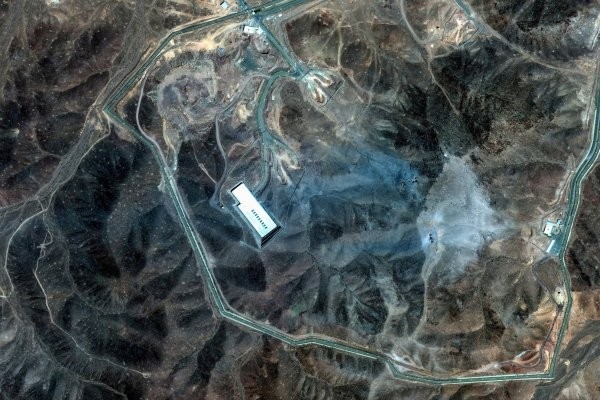 Irán mantiene en reserva su arsenal de uranio enriquecido tras ataques internacionales