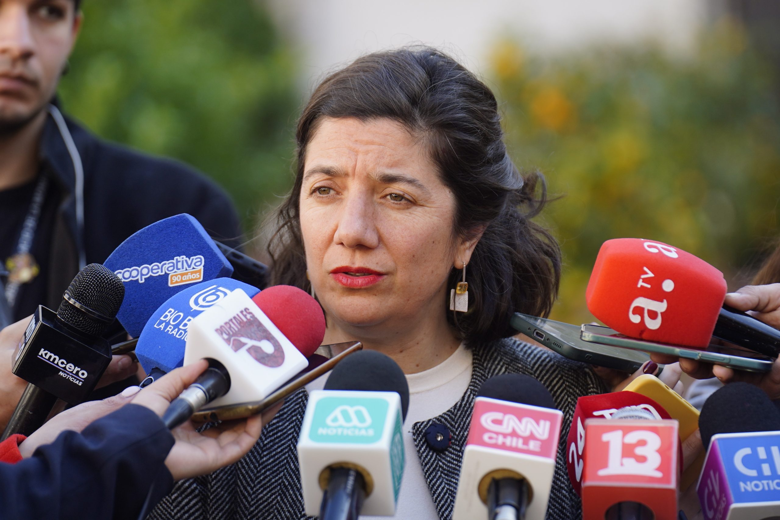 Ministra Etcheverry destaca capacidad de diálogo en primarias oficialistas pese a tensiones