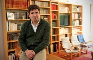 Daniel Mansuy analiza los desafíos y contradicciones del gobierno de Gabriel Boric y el Frente Amplio