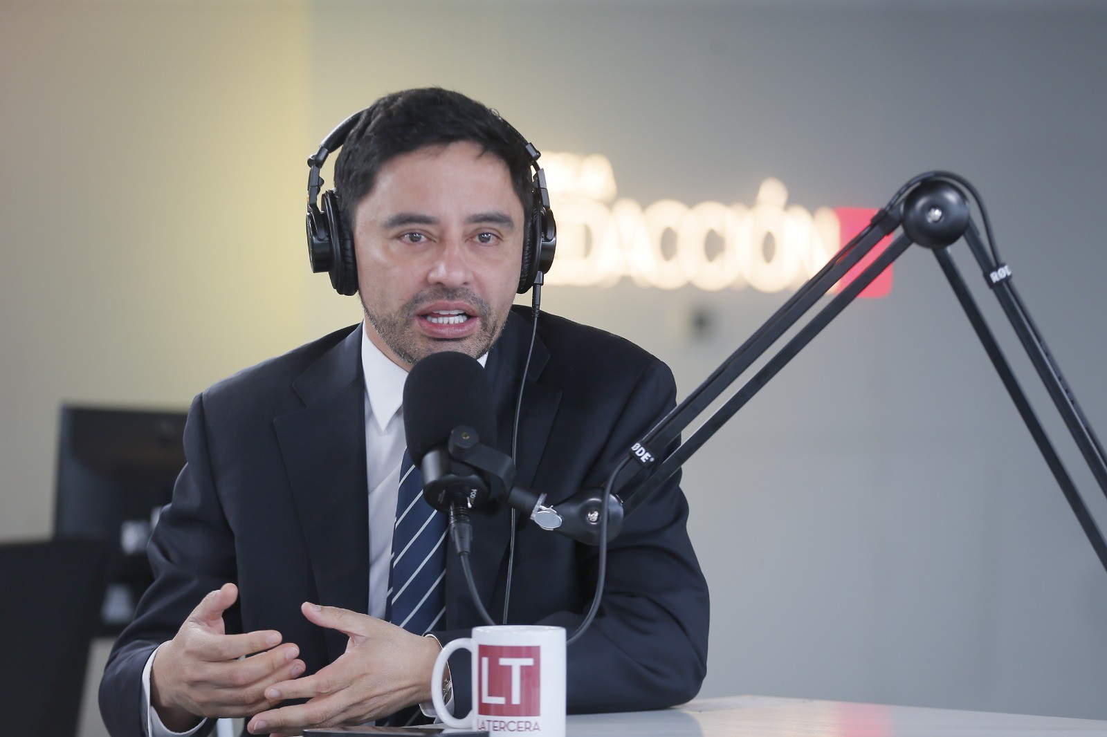 Rodolfo Carter critica a Boric por mezclar intereses personales en política exterior tras ataque de EE.UU. a Irán