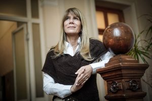 Oposición respalda propuesta para congelar alza en contribuciones, mientras el oficialismo muestra división