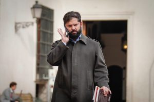 Presidente Boric mantiene distancia estratégica en campaña presidencial oficialista