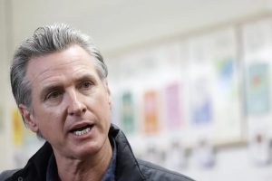 Gavin Newsom demanda a Fox News por difamación y exige 787 millones de dólares