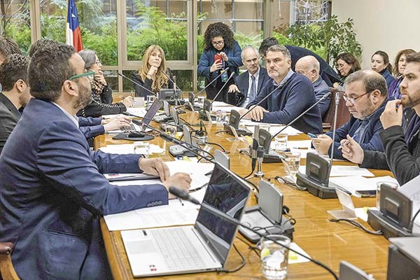 Comisión Mixta aprueba acuerdo sobre salario mínimo y temas complementarios