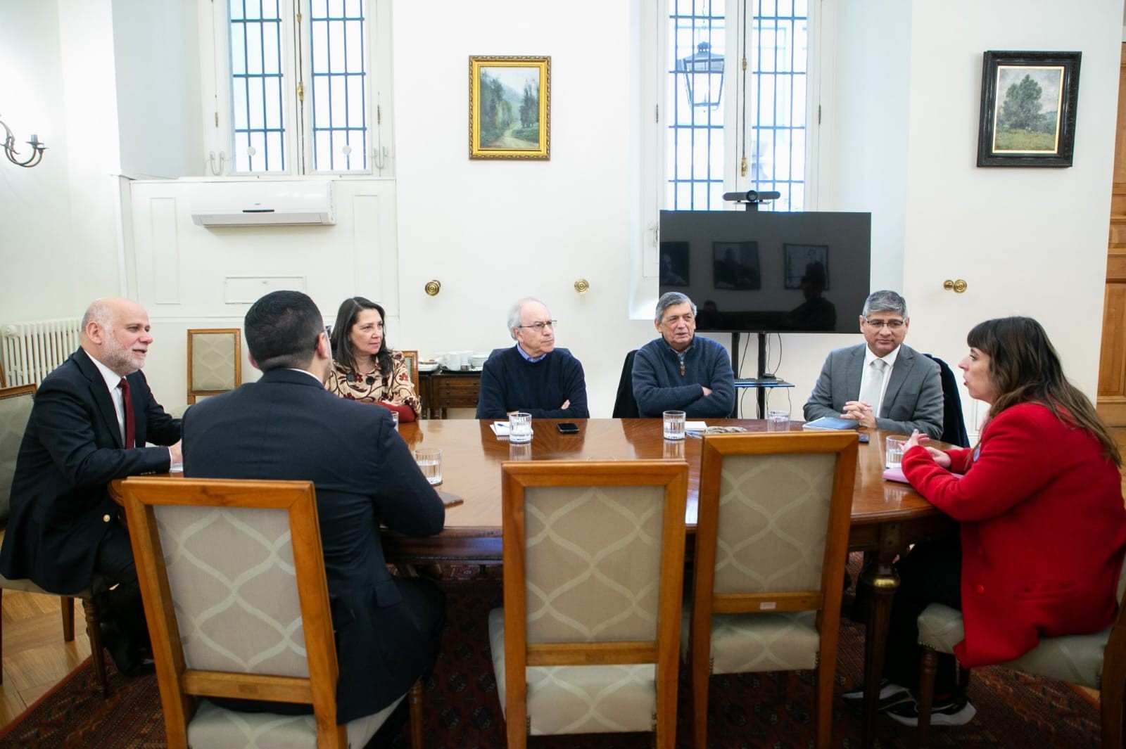 La Moneda llama a la unidad y prepara despliegue para la primaria oficialista