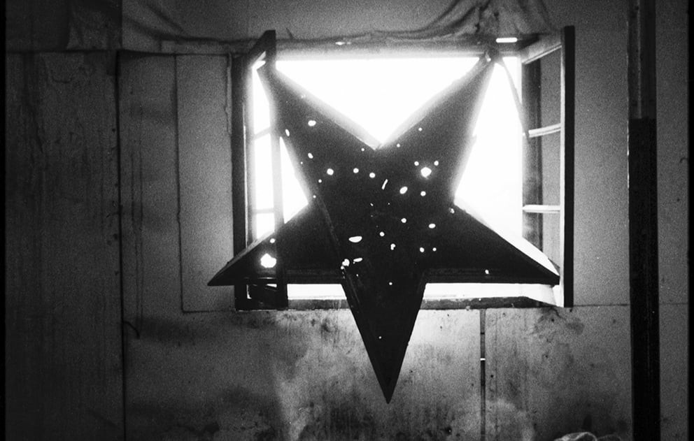 “Roja Estrella”: documental chileno reconstruye la memoria de la represión a través de un símbolo sin imágenes originales