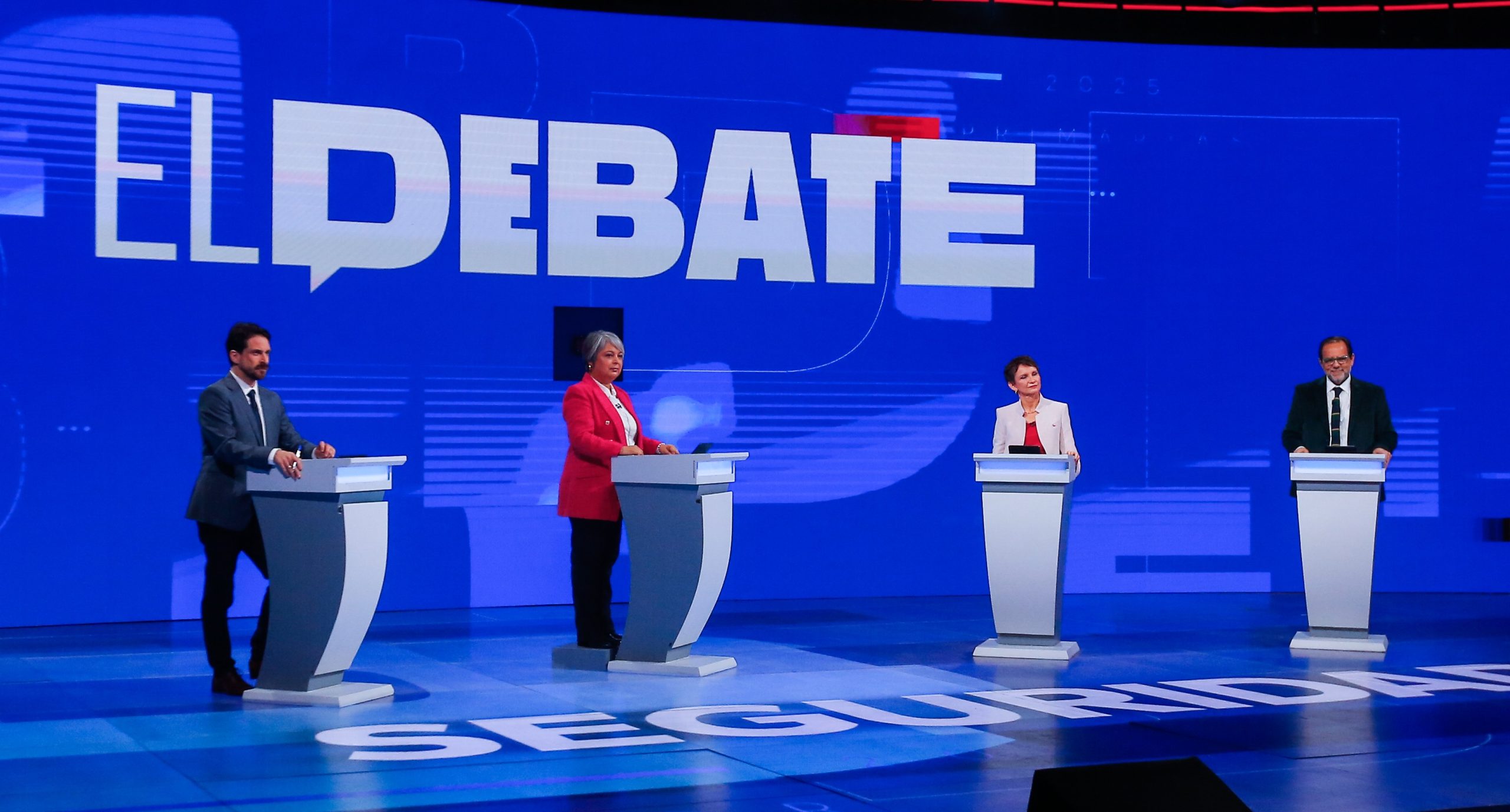 Último debate oficialista en Chile prioriza temas internacionales, seguridad y economía de cara a primarias