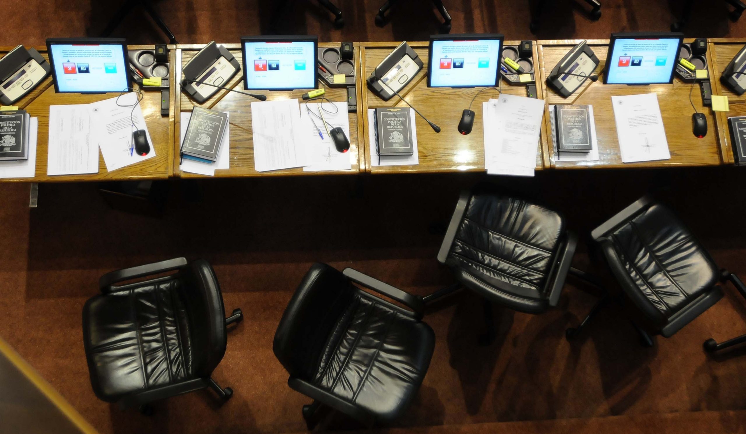 Superintendencia de Seguridad Social prohíbe a parlamentarios cobrar licencias médicas y maternales