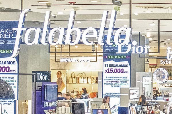 Familias Müller y Fürst incrementan su participación en Falabella y buscan mayor influencia en el directorio