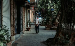 Uno de cada tres adultos mayores en Chile enfrenta simultáneamente soledad y aislamiento social, revela estudio