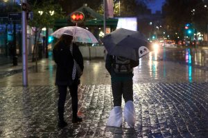 Sistema frontal provoca intensas lluvias y vientos en Chile, afectando varias regiones