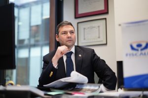 Fiscal Campos denuncia presencia de grupos organizados en investigación por licencias médicas fraudulentas