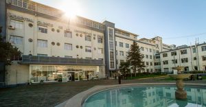 Hospital Clínico U. de Chile: el centro de salud elegido por figuras políticas y públicas