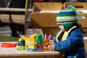 Parlamentarios y expertos cuestionan financiamiento propuesto para sala cuna: lo califican de insuficiente