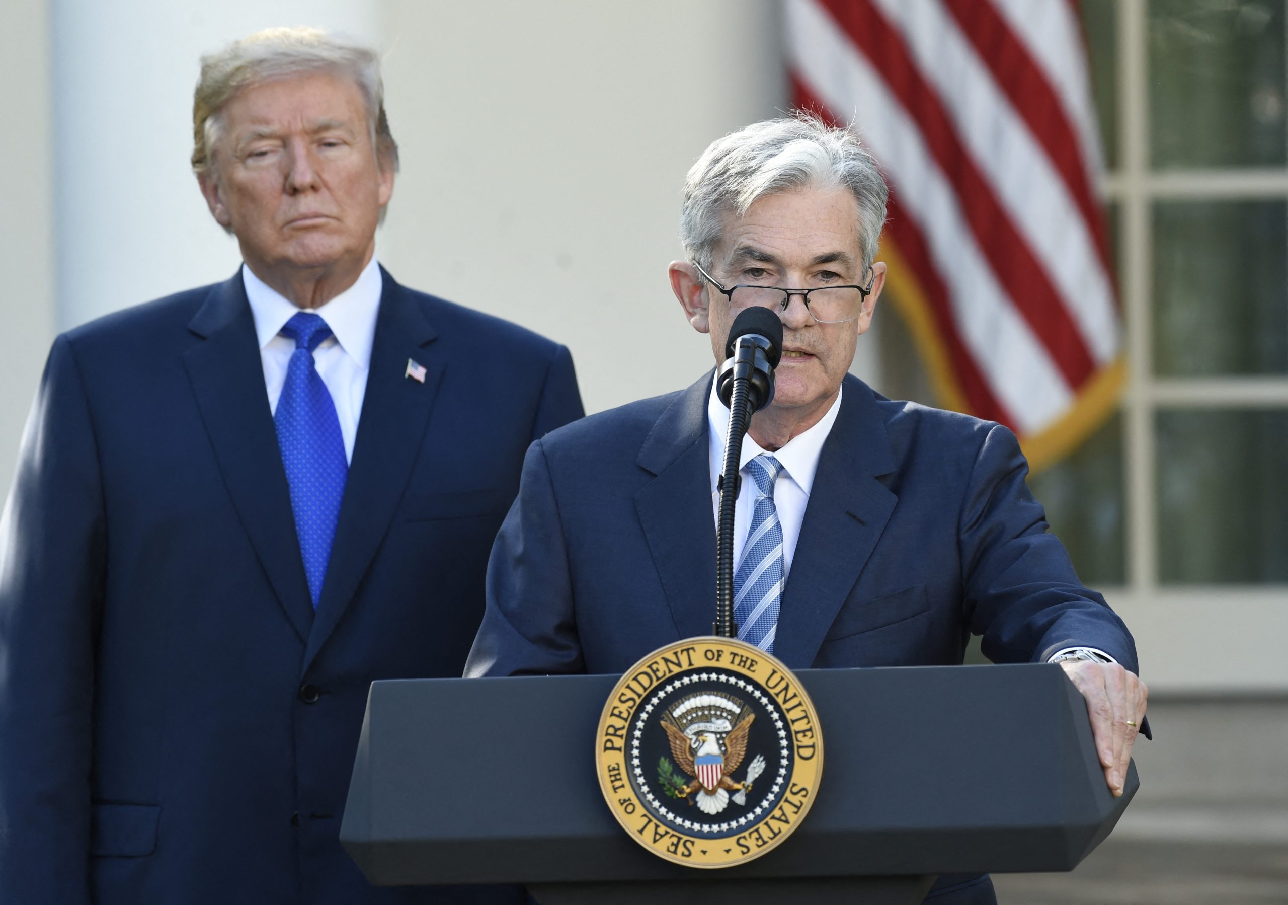 Jerome Powell señala que la Reserva Federal esperará antes de reducir tasas pese a presiones de Trump