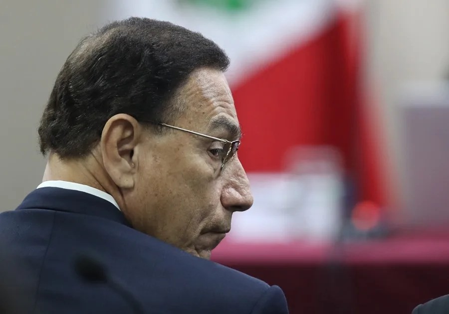 Juez peruano descarta prisión preventiva para Martín Vizcarra y ordena restricción de salida del país