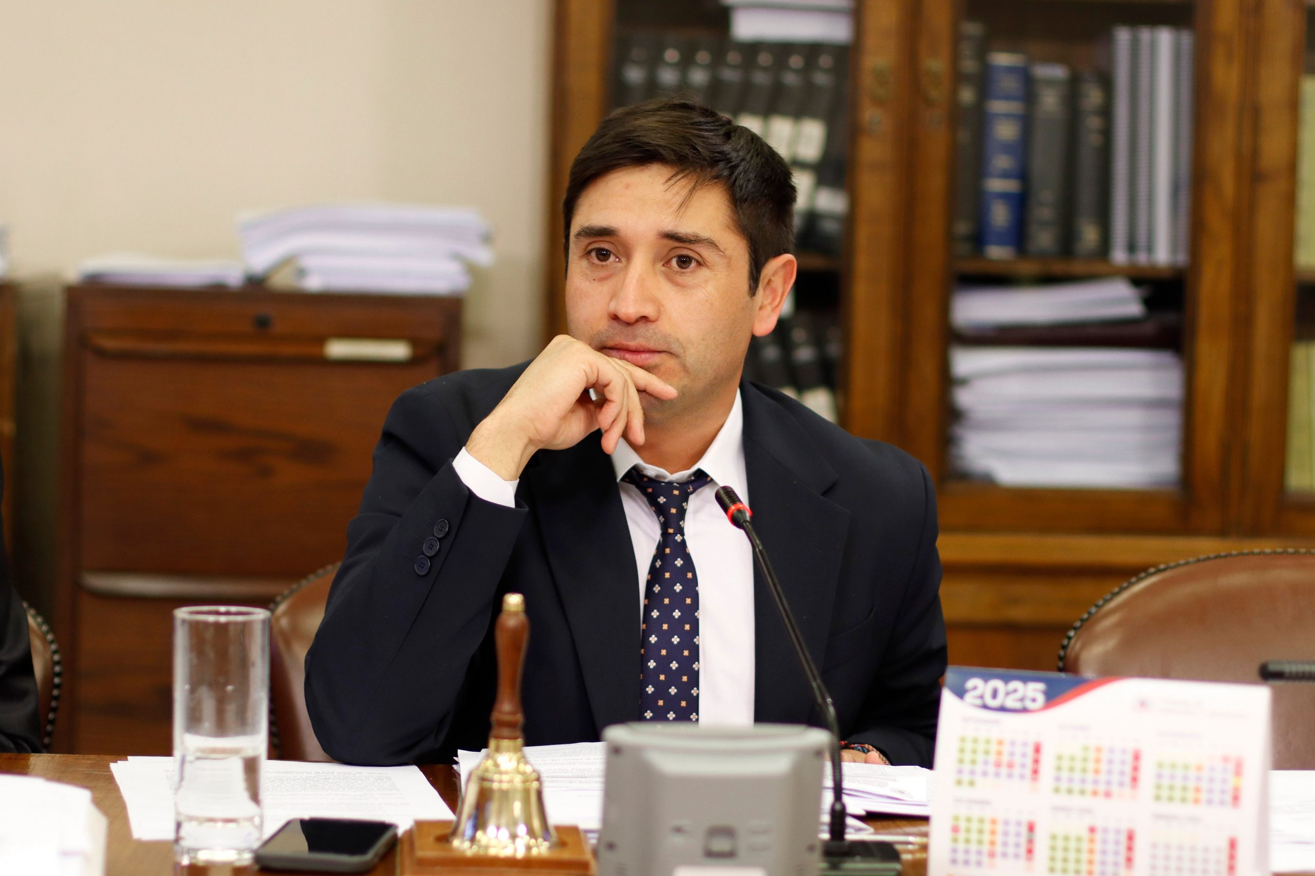 CDE presenta querella contra diputado Miguel Ángel Calisto por presunto fraude al Fisco