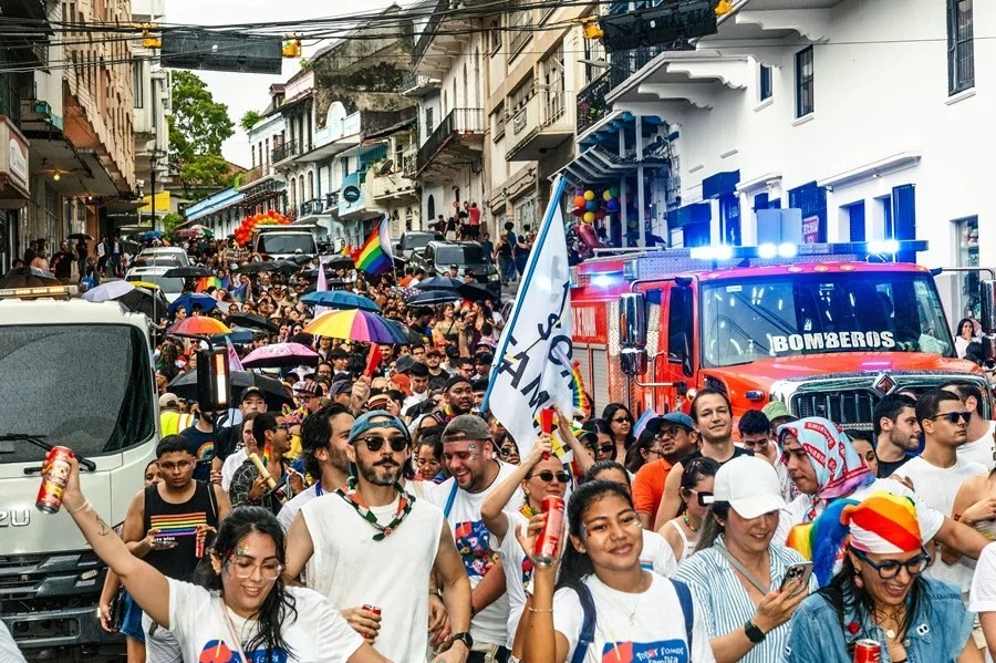 Miles celebran el Día del Orgullo LGBTI en Latinoamérica con reclamos por derechos y justicia