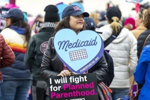 Tribunal Supremo de EE.UU. autoriza a estados a retirar fondos públicos a Planned Parenthood