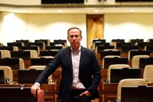 Alessandri reconoce dificultades para aprobar reforma política antes de elecciones