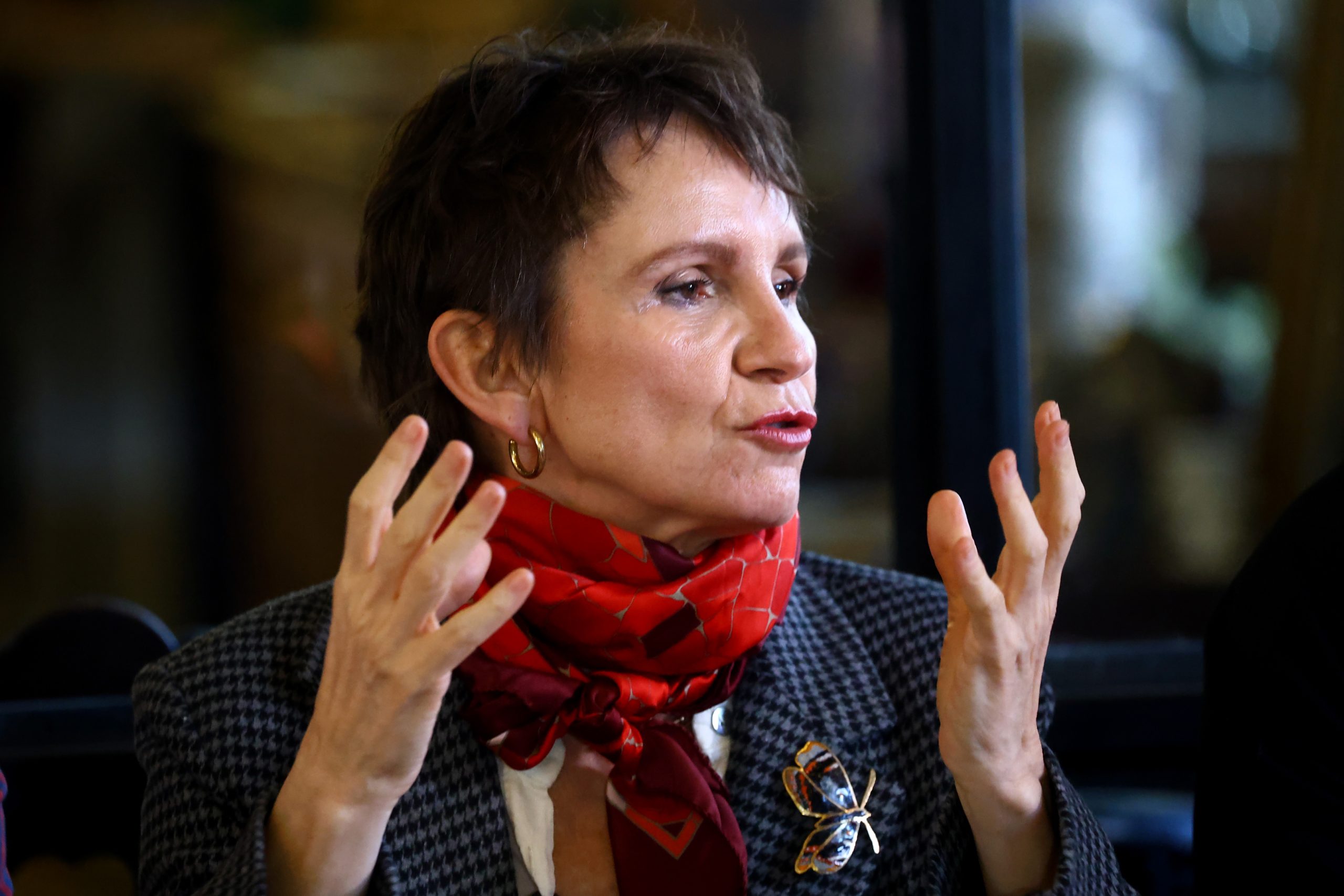 Tohá rechaza ser etiquetada como anticomunista y pide separar diferencias de prejuicios