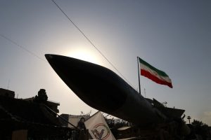 Tensiones en Medio Oriente: Irán prepara respuesta militar ante posible intervención de EE. UU. y apoyo a Israel