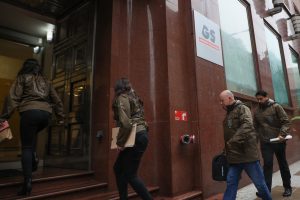 Fiscalía investiga posible fraude al fisco por financiamiento de coaching en Gobierno Regional de Santiago