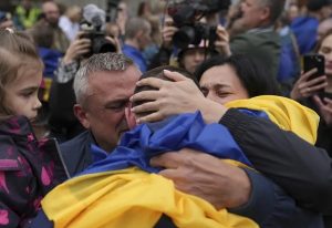 Rusia y Ucrania realizan el primer intercambio de prisioneros menores de 25 años