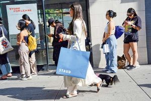 PIB de EE.UU. en primer trimestre muestra caída más fuerte y alerta sobre consumo interno