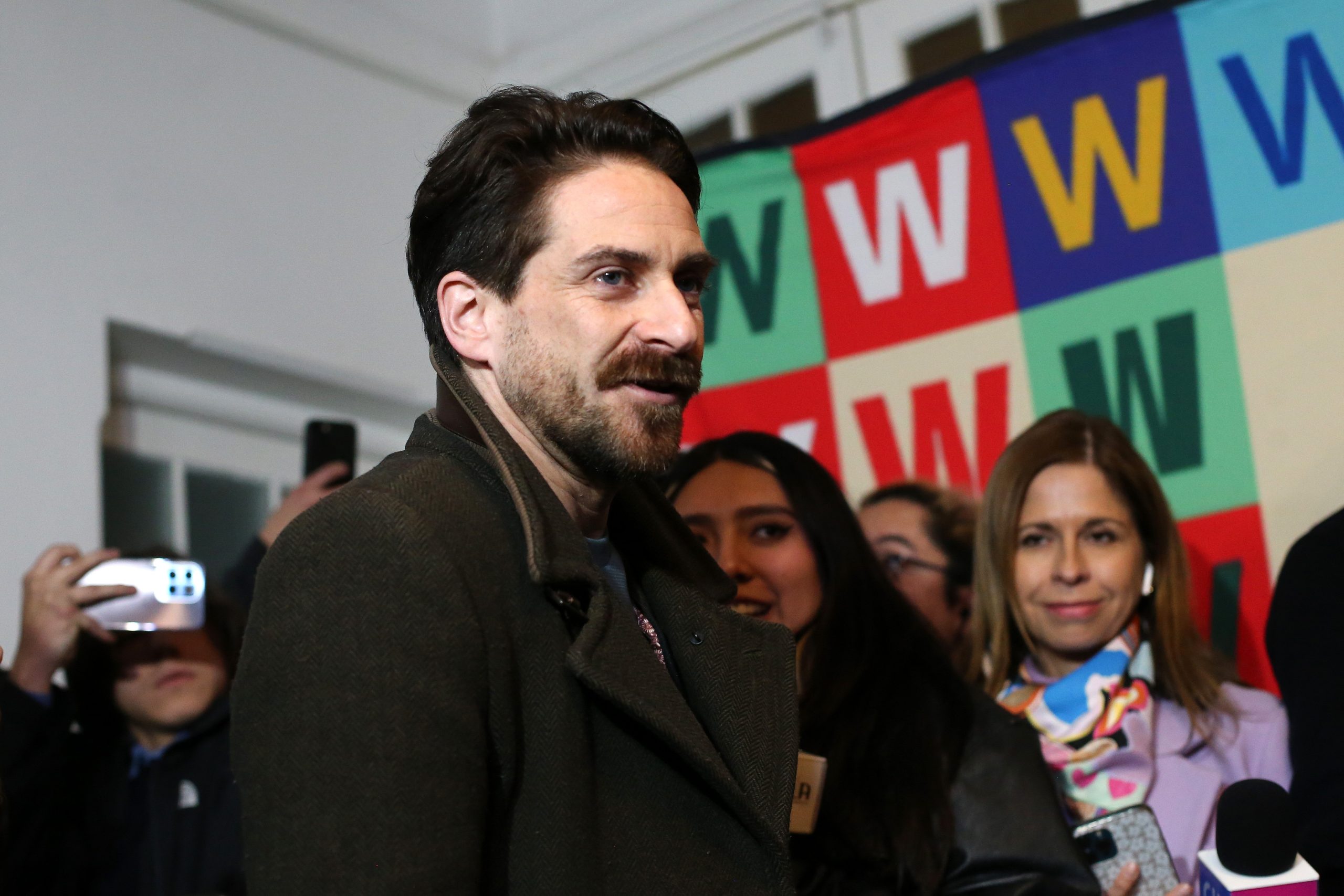 Gonzalo Winter reconoce triunfo de Jeannette Jara y asegura respaldo del Frente Amplio