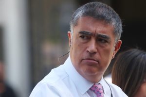 Alcalde de Santiago advierte persecución penal contra quienes participen en incidentes en el INBA