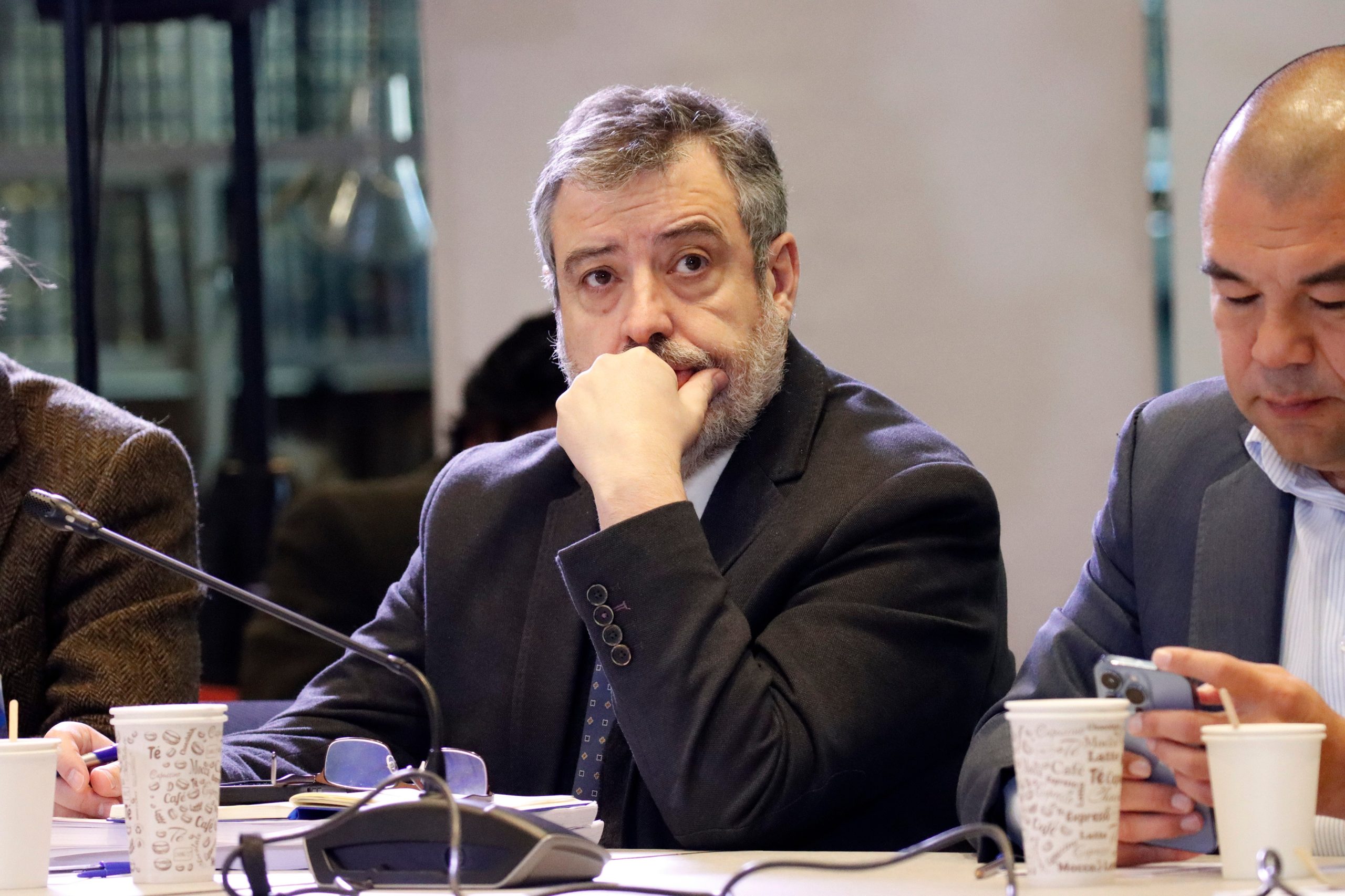 Fracaso en licitación del seguro complementario de Fonasa pone en riesgo la reforma de salud del gobierno