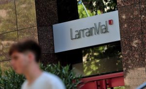 Querellantes apelan para anular suspensión condicional a ejecutivos de Larraín Vial en caso Factop