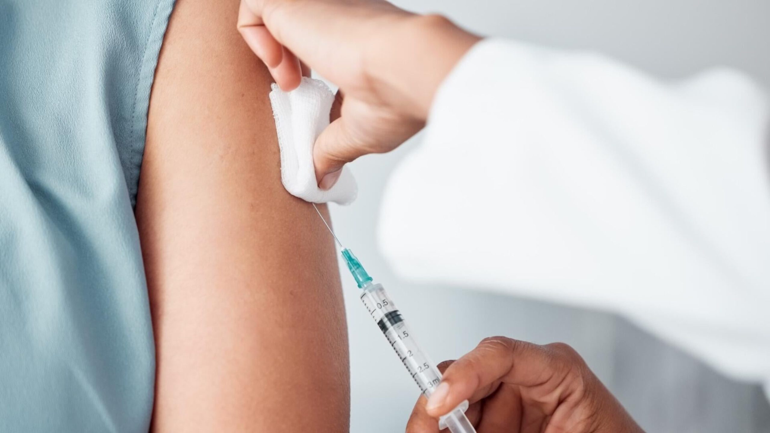 Preocupación por baja cobertura en vacunación contra el sarampión en Chile