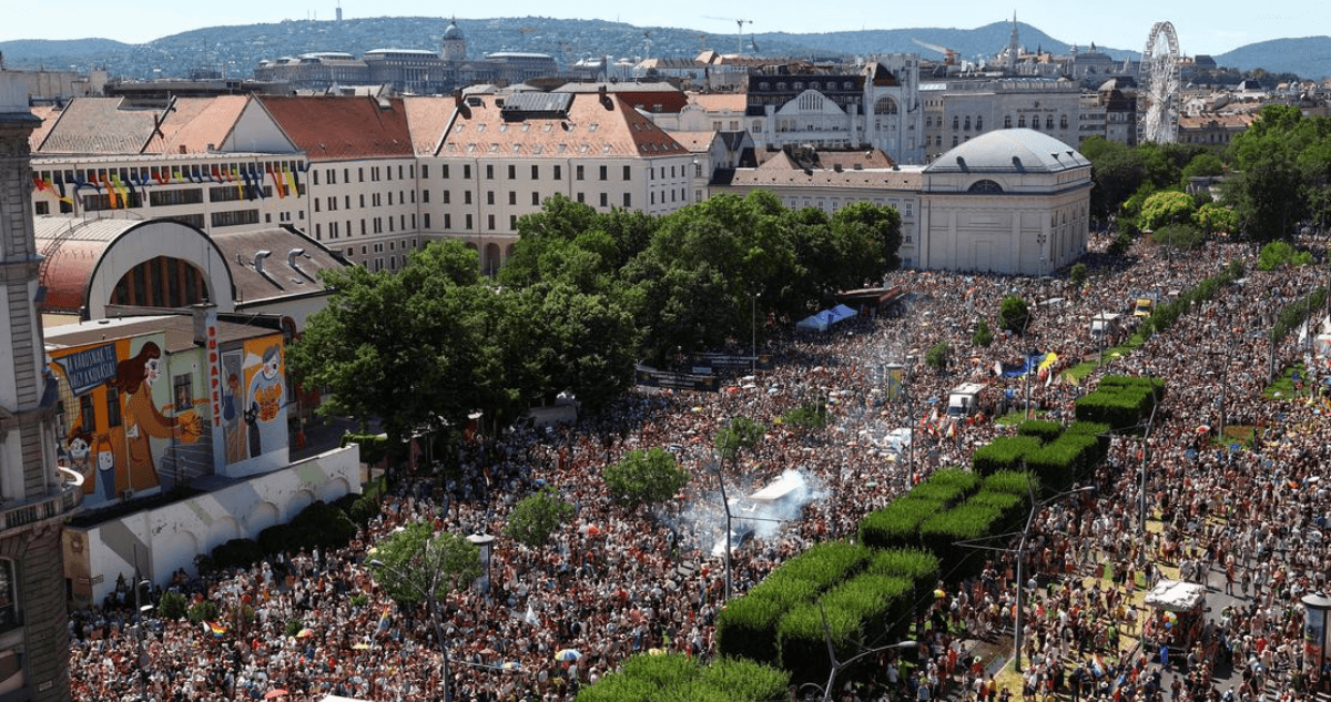 Miles desafían prohibición y participan en marcha del Orgullo LGBTI en Budapest