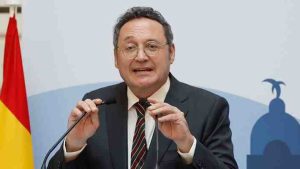 Acusan al fiscal general de España de filtrar documentos judiciales en un caso que afecta al Gobierno