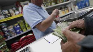 Aplazado el aumento del salario mínimo en Chile tras falta de acuerdo en la Cámara de Diputados