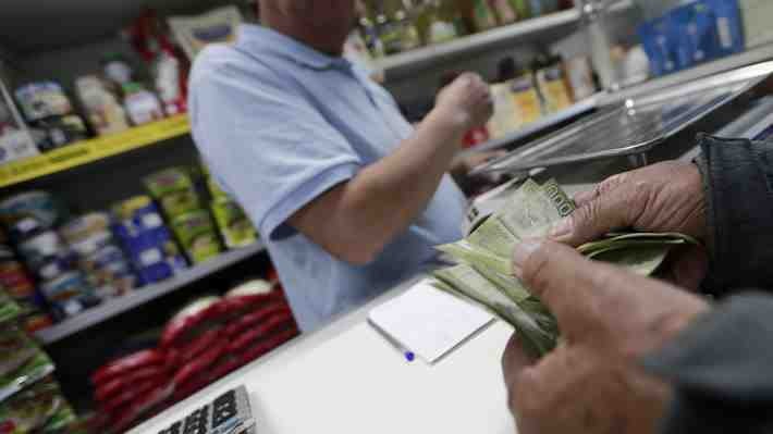 Aplazado el aumento del salario mínimo en Chile tras falta de acuerdo en la Cámara de Diputados