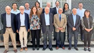 Economistas proponen reformas para impulsar el crecimiento en Chile y eliminar la indemnización por años de servicio