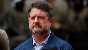 Reacciones políticas tras allanamiento a la residencia de Claudio Orrego en medio de investigación judicial