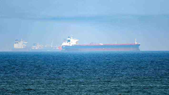 Tensión en el Estrecho de Ormuz genera alarma global por posible cierre y efectos en Chile