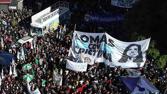 Cristina Fernández reafirma su compromiso con el pueblo en medio de condena y respaldo masivo