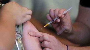 Contraloría investiga pérdida de más de un millón de vacunas contra la influenza en el Minsal