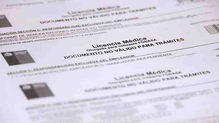 Gobierno reporta descenso del 15% en licencias médicas tras informe de Contraloría