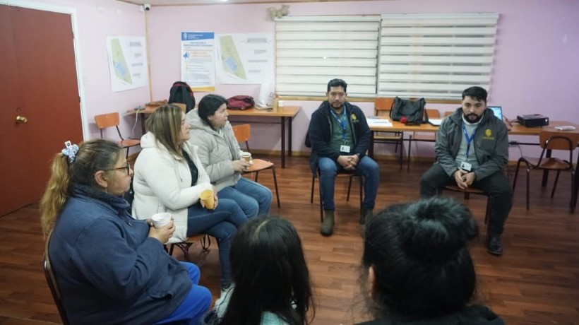 Capacitan a líderes comunitarios en Castro para fortalecer la prevención del consumo de drogas