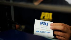 Ciudadano chileno es deportado desde Argentina y detenido en Pino Hachado por múltiples delitos