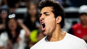 Cristian Garin avanza a segunda ronda de Wimbledon tras entrar como lucky loser y vencer a Chris Rodesch