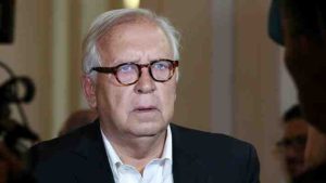 Exministro Jorge Burgos respaldaría a Evelyn Matthei en el actual panorama presidencial