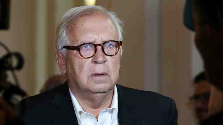 Exministro Jorge Burgos respaldaría a Evelyn Matthei en el actual panorama presidencial