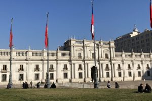 Estabilidad en bonos chilenos refleja expectativas de austeridad y menor riesgo fiscal en medio de elecciones